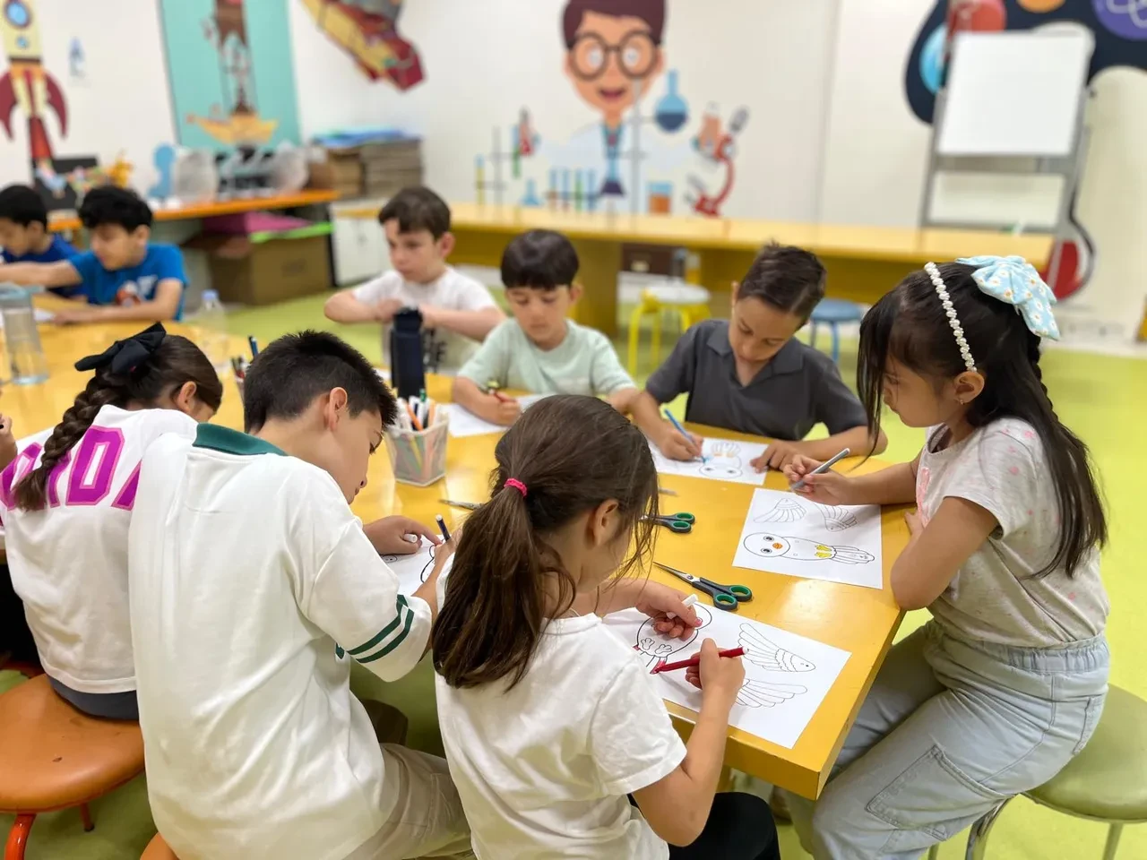 Öğrenciler yaz tatilinde Yaz Bilim Kampına yöneldi: Atölyelerde geleceği kodluyorlar!