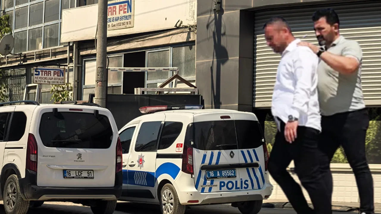 Pencereyi beğenmeyen müşteri dehşet saçtı! İş yerine kurşun yağdırdı
