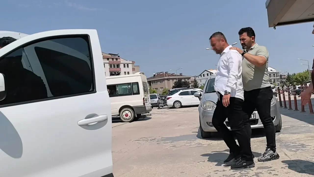 Pencereyi beğenmeyen müşteri dehşet saçtı! İş yerine kurşun yağdırdı