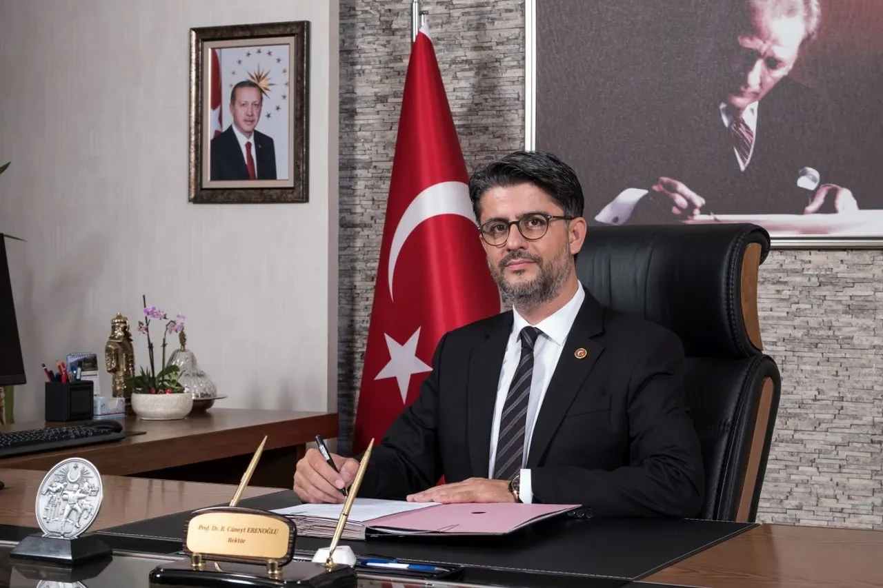 Robert De Niro'nun Stajyer filmi gerçek oldu! Hayallerinin peşinden gitti, 67 yaşında stajyer oldu