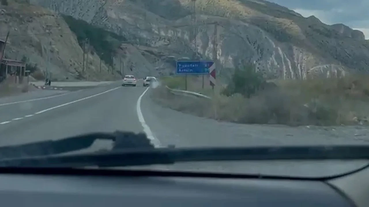 Spor araç faciadan döndü! Mıcıra kapıldı, son anda kazadan kurtuldu