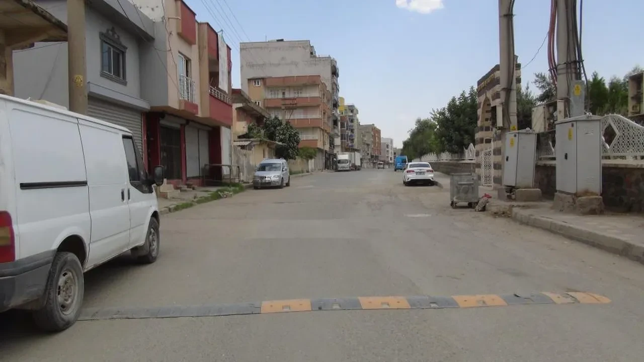 Termometre 50 dereye dayandı! Sokağa çıkan yanıyor: Herkes kendini eve kapattı