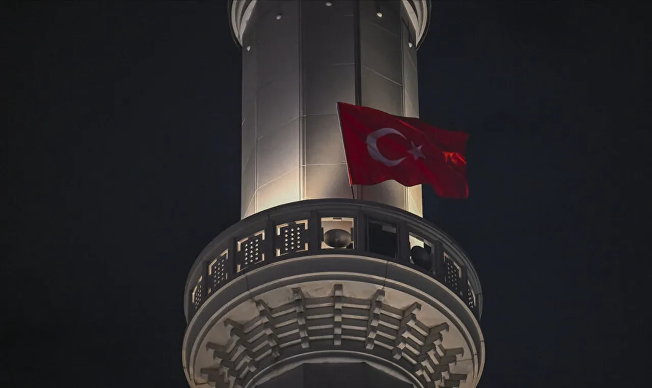 Tüm Türkiye'de 15 Temmuz şehitlerinin anısına sela okundu