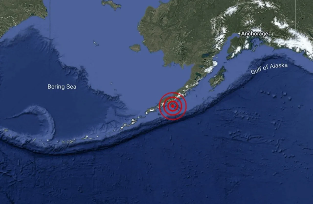 Alaska'da 7,3 büyüklüğünde deprem! Tsunami alarmı verildi, tahliyeler başladı