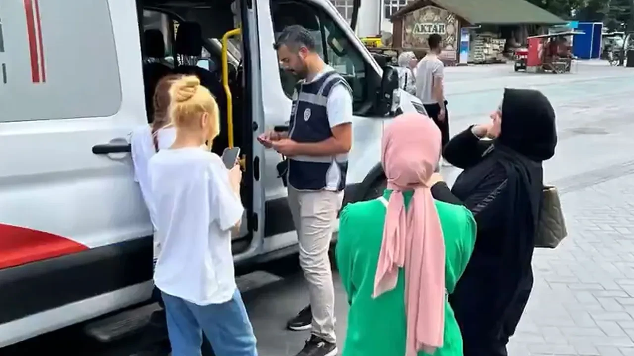 Bakan Yerlikaya duyurdu: 32 göçmen kaçakçısı ve 572 düzensiz göçmen yakalandı