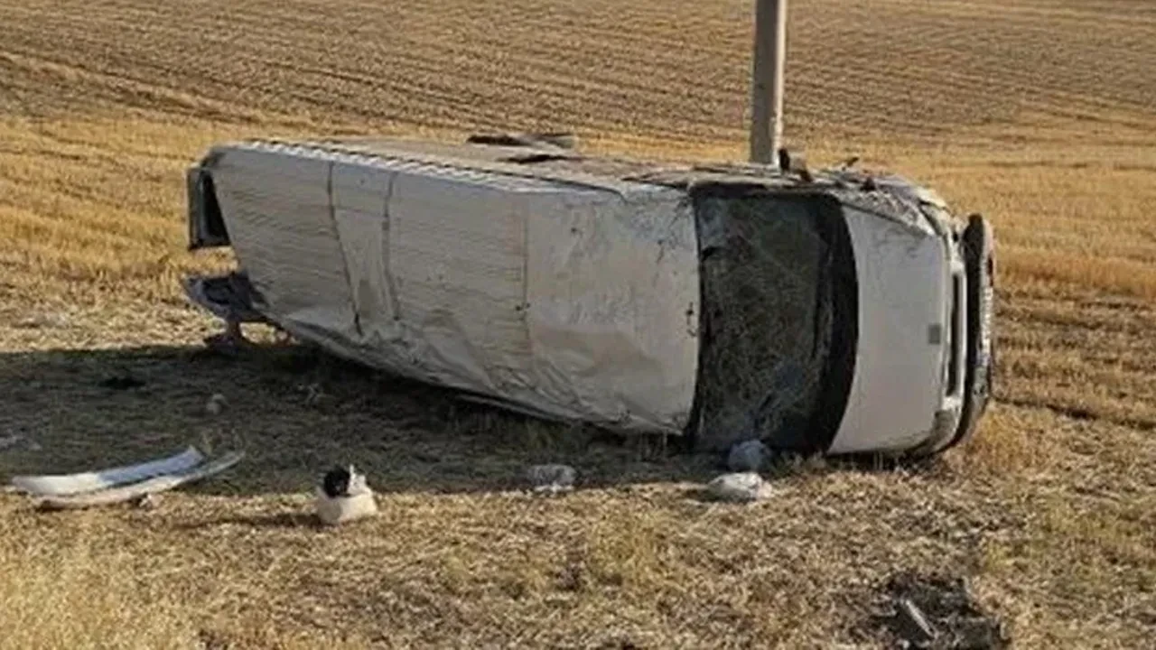 Diyarbakır'da tarım işçilerini taşıyan minibüs devrildi! Çok sayıda yaralı var