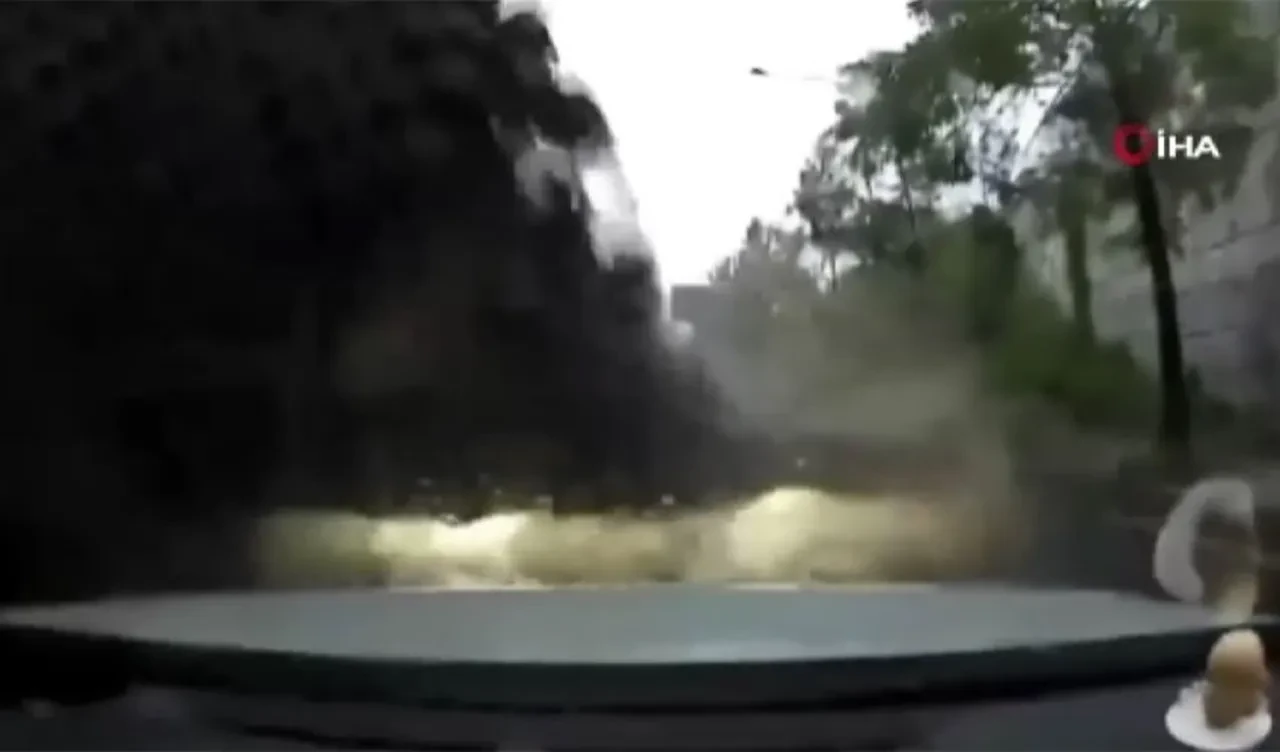 Güney Kore'de şiddetli yağışlar felaketi getirdi: İstinat duvarı yıkıldı, can kayıpları var