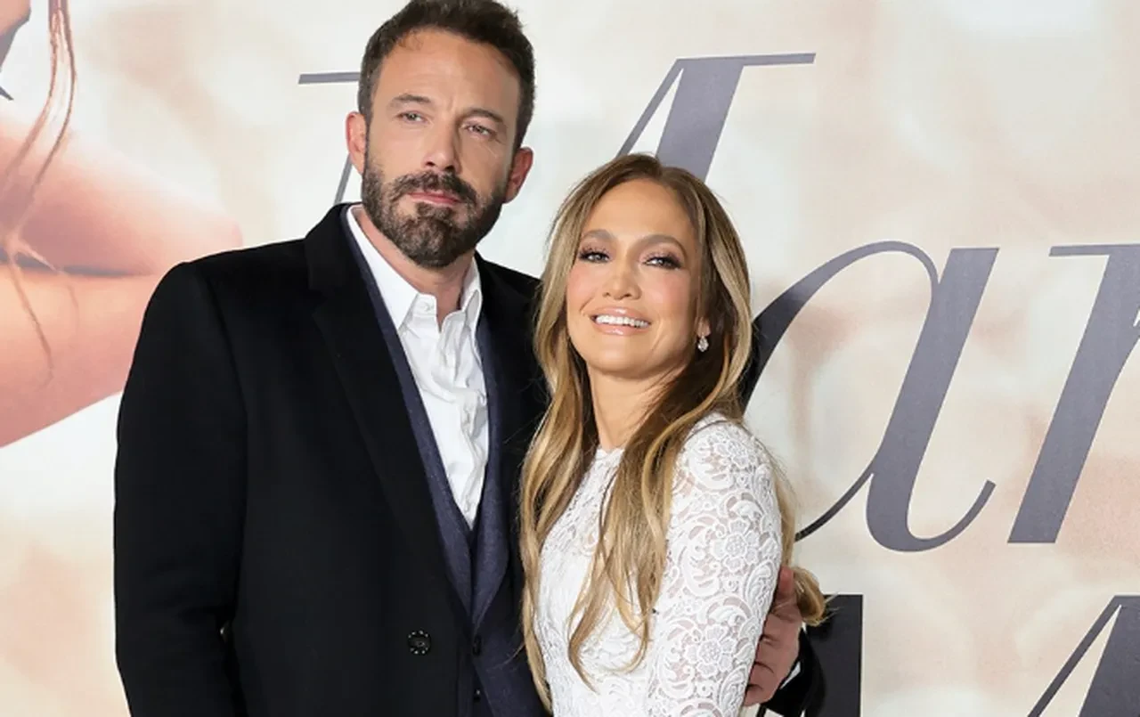 Jennifer Lopez sahnede gelen teklifle neye uğradığını şaşırdı! Cevabı eski eşine gönderme oldu