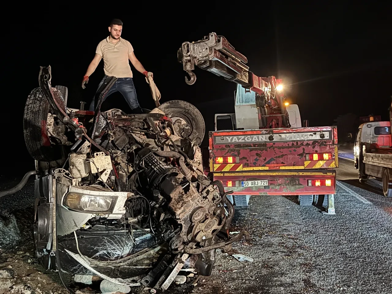 Minibüs ile otomobil kafa kafaya çarpıştı! 2’si ağır 5 kişi yaralı