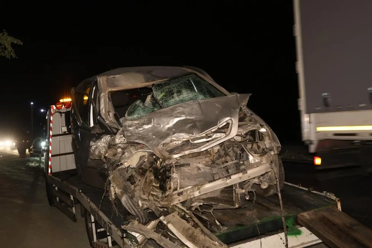 Minibüs ile otomobil kafa kafaya çarpıştı! 2’si ağır 5 kişi yaralı