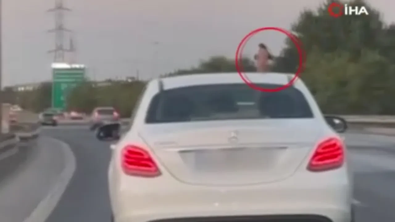 Trafikte dehşete düşüren görüntüler! Seyir halinde havaya ateş açtılar