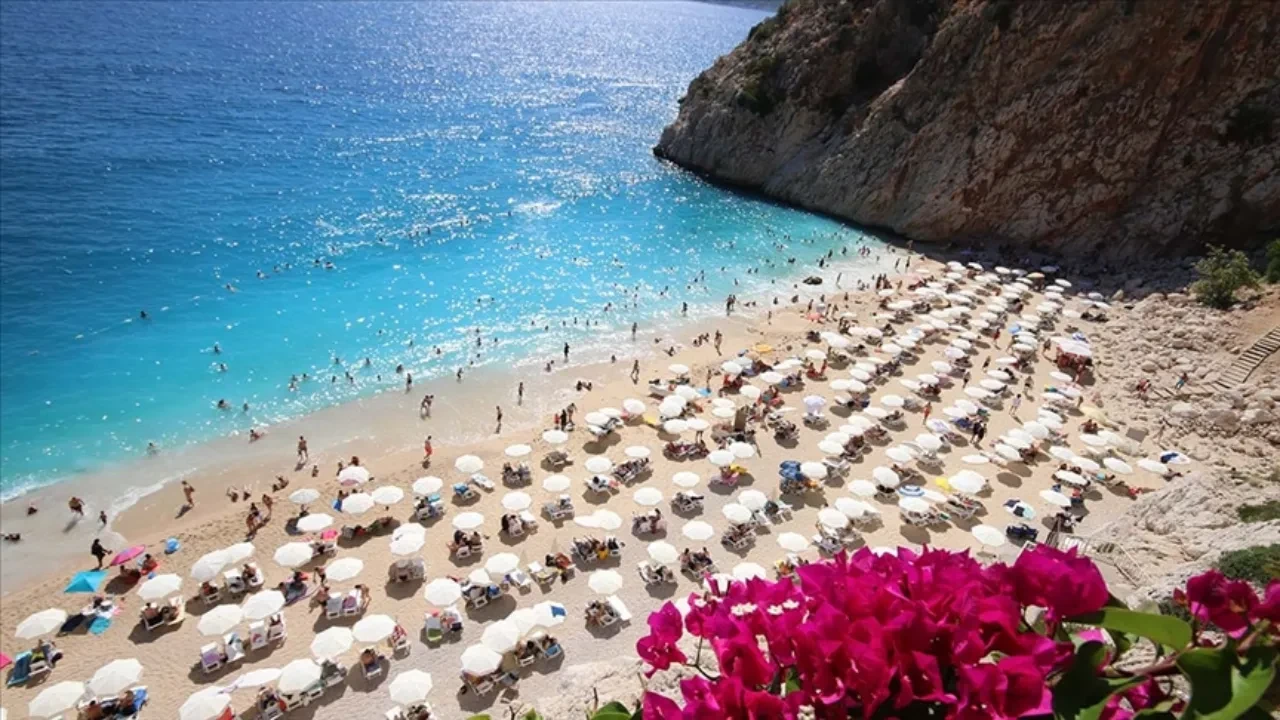 Turizmde yeni çalışma modeli: Özgür Erdursun tüm paydaşları uyardı