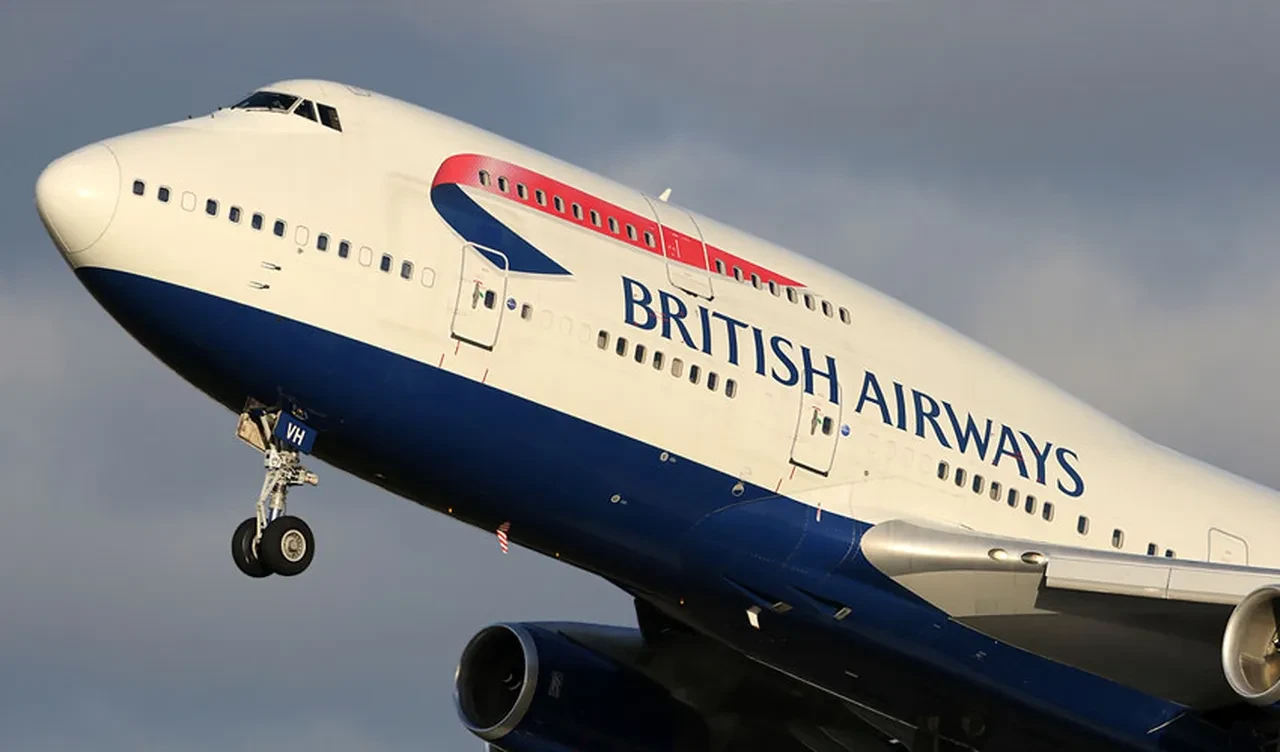 Uçak zehirli dumanla doldu, pilotlar pencereleri açmak zorunda kaldı