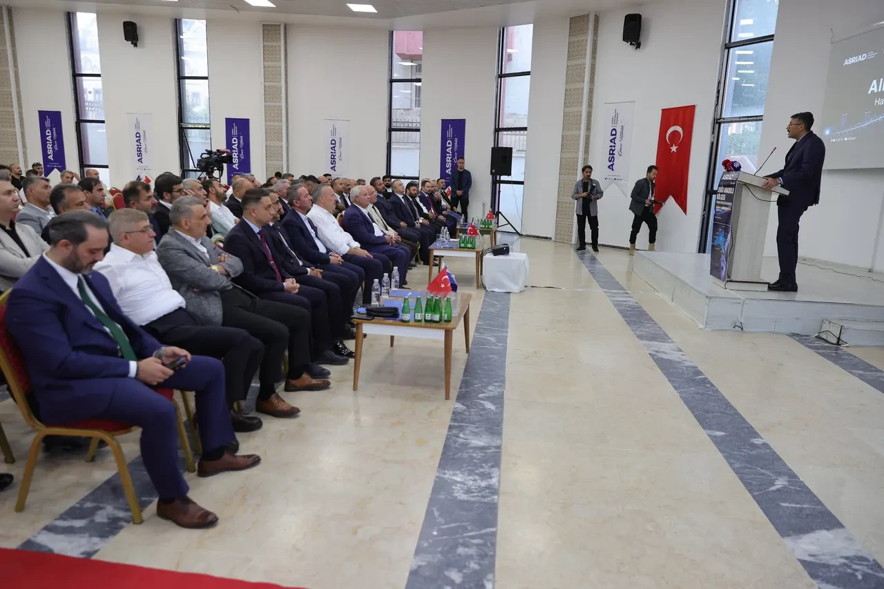 ASRİAD'ın "Doğu Anadolu Yatırım Fırsatları Buluşması" Hakkari'de düzenlendi