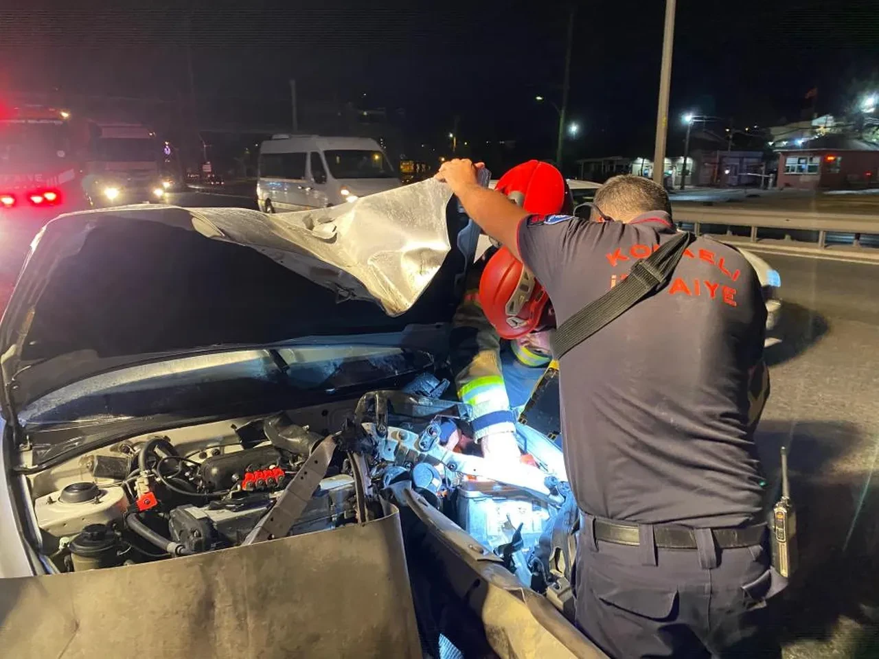 Bariyerlere saplandı: 'İyiyim' diyerek burnu bile kanamadan çıktı!