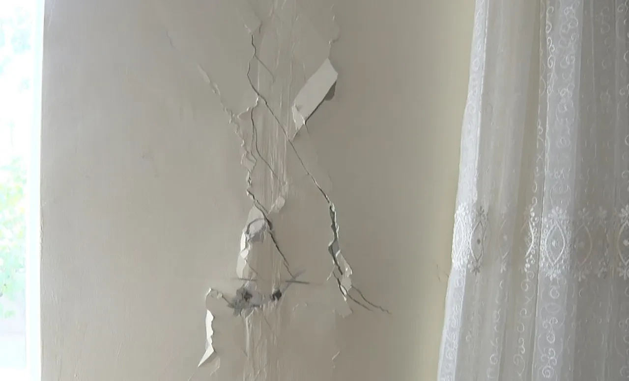 Bu mahalleye rahat uyku yok! 'Zemin kayıyor, duvarlar çatlıyor'