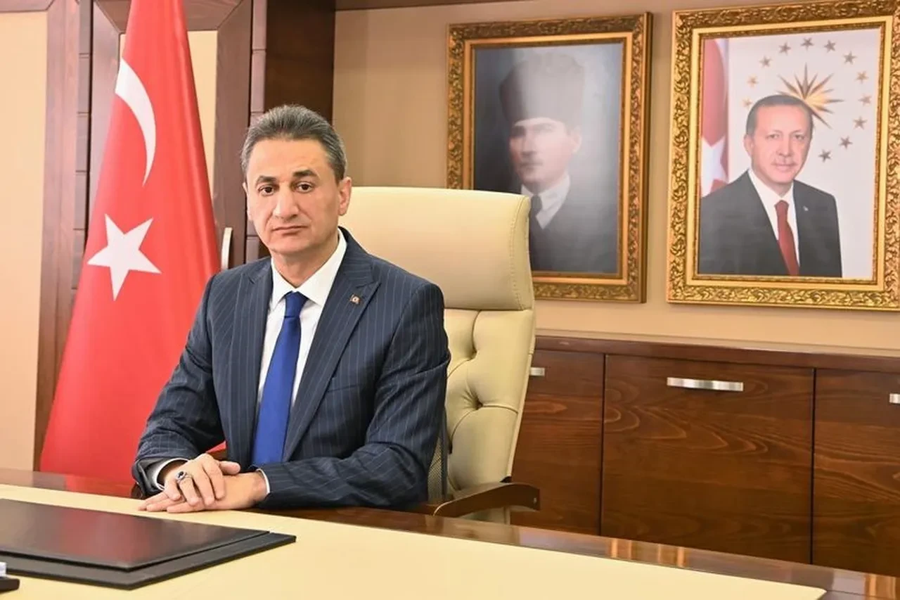 Erol Karaömeroğlu kimdir, öldü mü? Eski Bitlis Valisi Sivas'ta trafik kazası geçirmişti