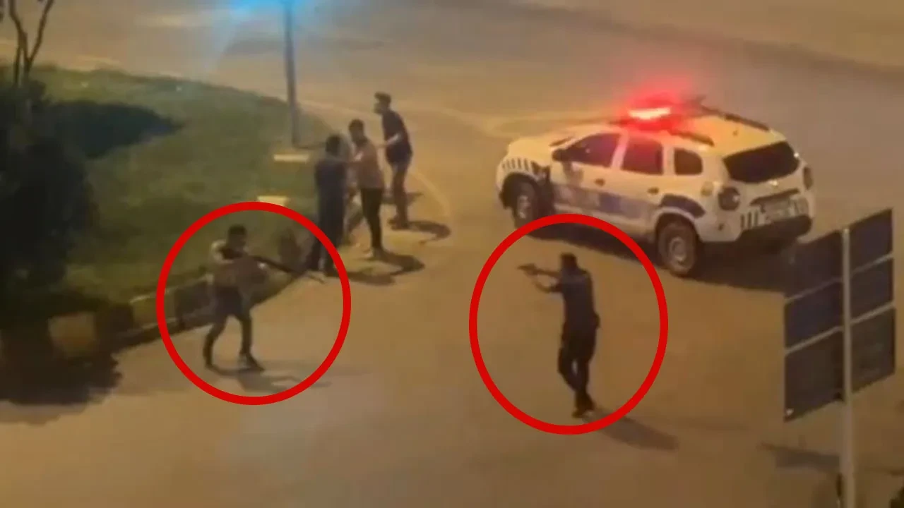 Sokak ortasında silahlı, sopalı kavga! Polis ateş açtı