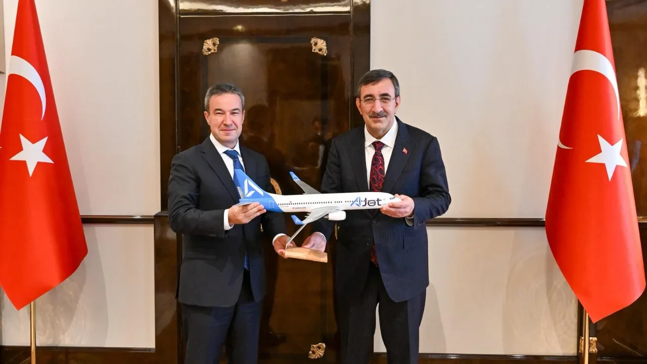 Cumhurbaşkanı Yardımcısı Yılmaz, AJet Genel Müdürü Sarp'ı kabul etti