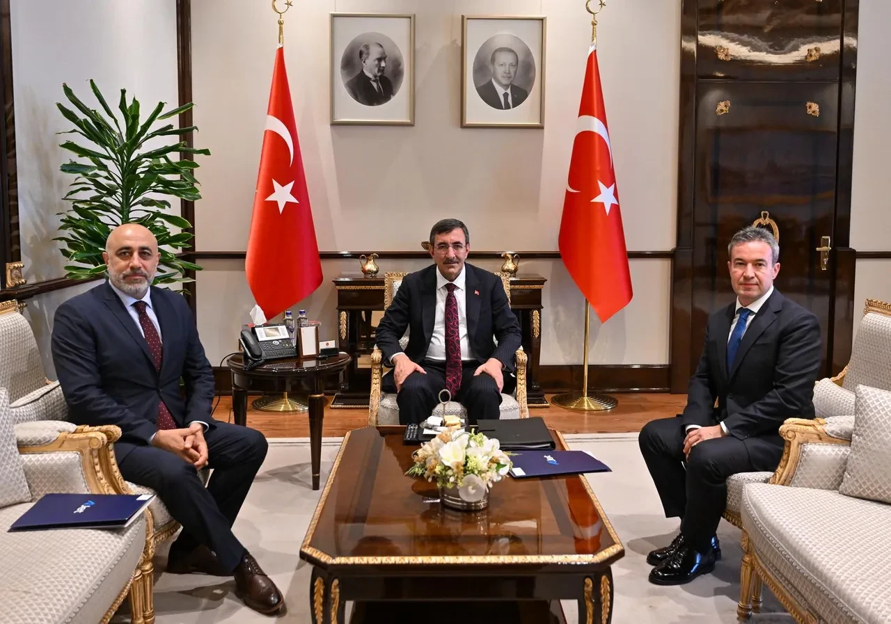 Cumhurbaşkanı Yardımcısı Yılmaz, AJet Genel Müdürü Sarp'ı kabul etti