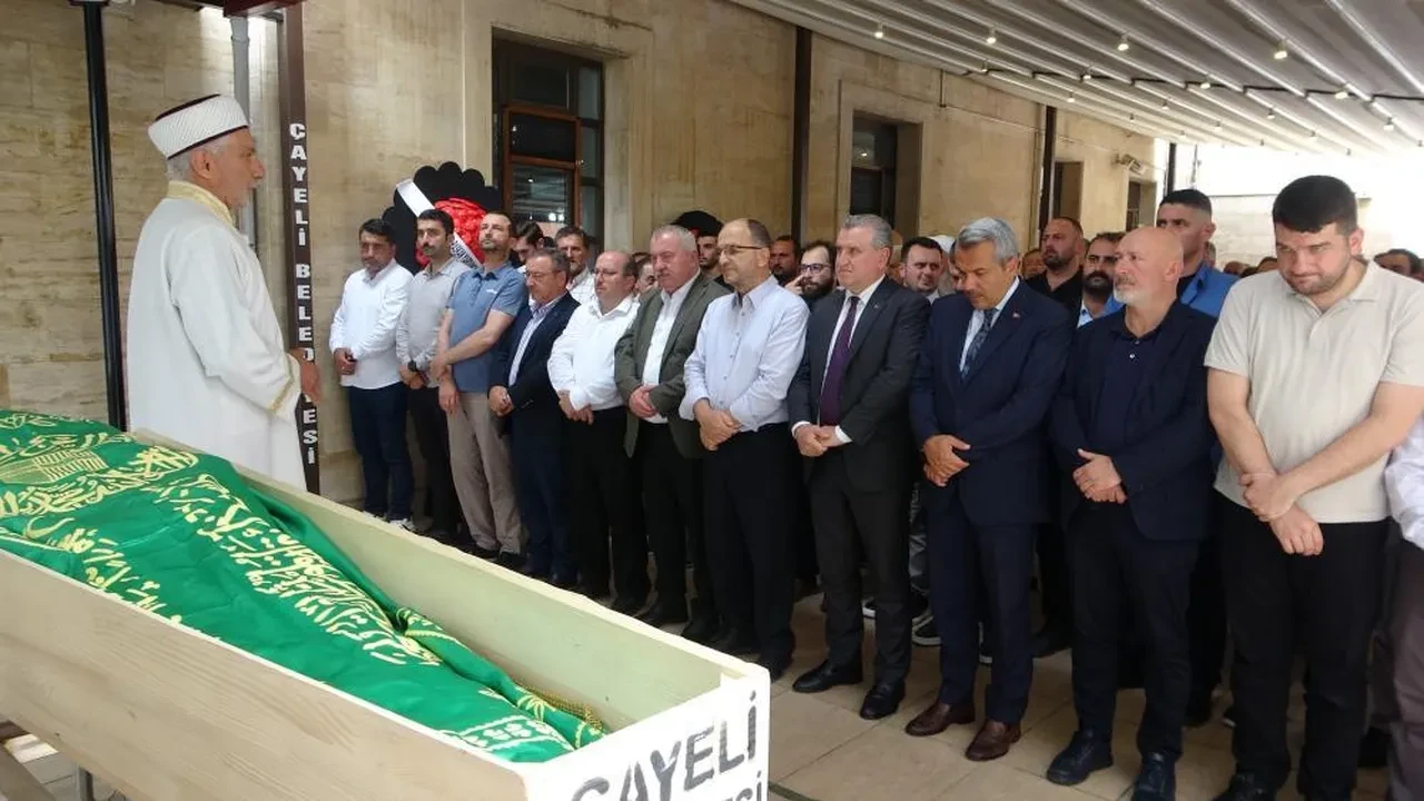 Eski Milletvekili Ayar'ın babası son yolculuğuna uğurlandı