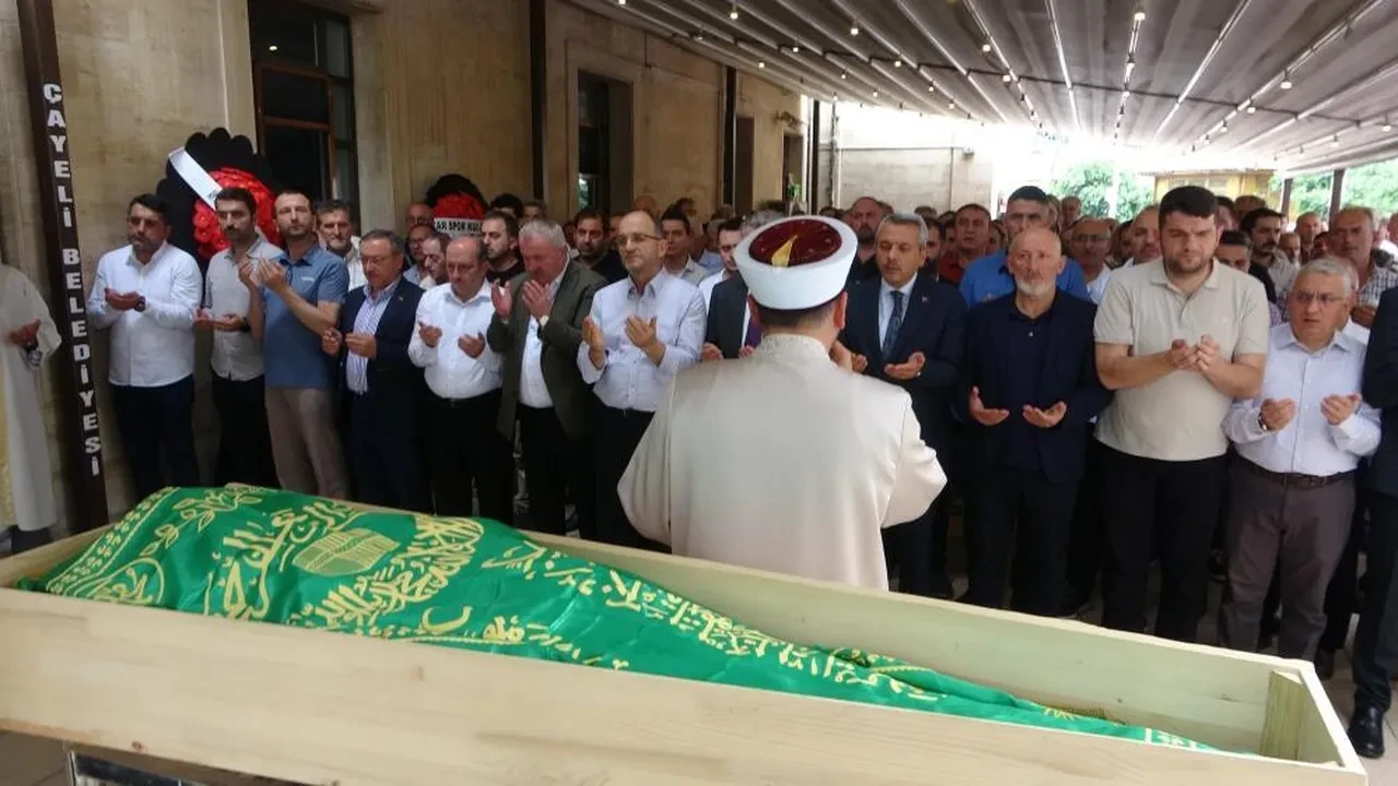 Eski Milletvekili Ayar'ın babası son yolculuğuna uğurlandı