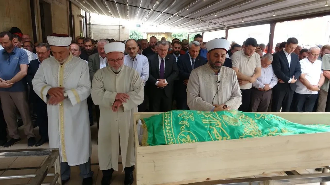 Eski Milletvekili Ayar'ın babası son yolculuğuna uğurlandı