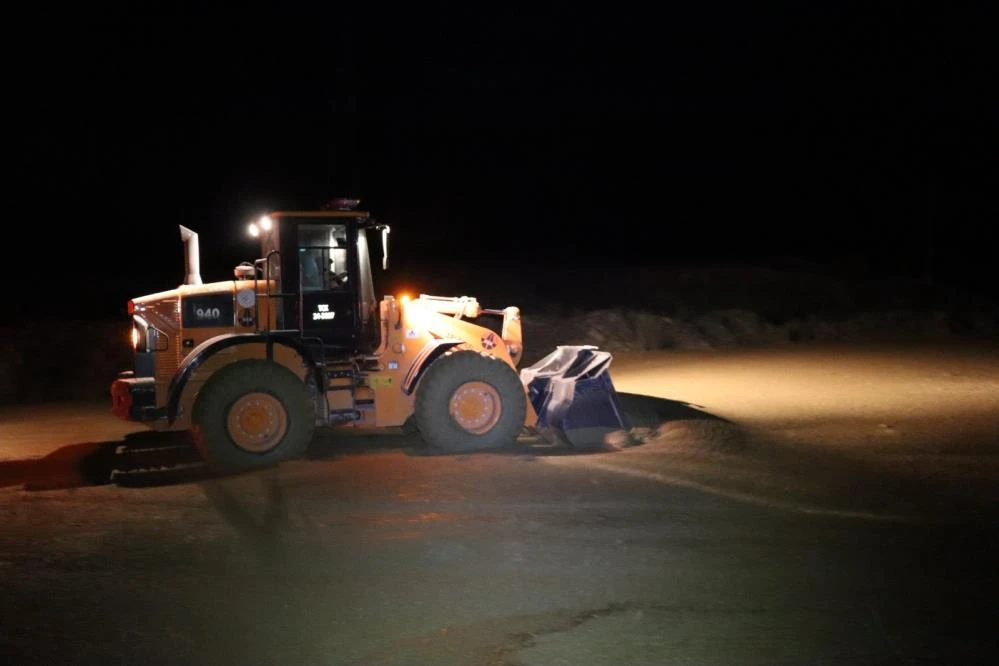 Erzurum''da sağanak sele dönüştü, bir aile sele kapılan araçtan atlayarak kurtuldu