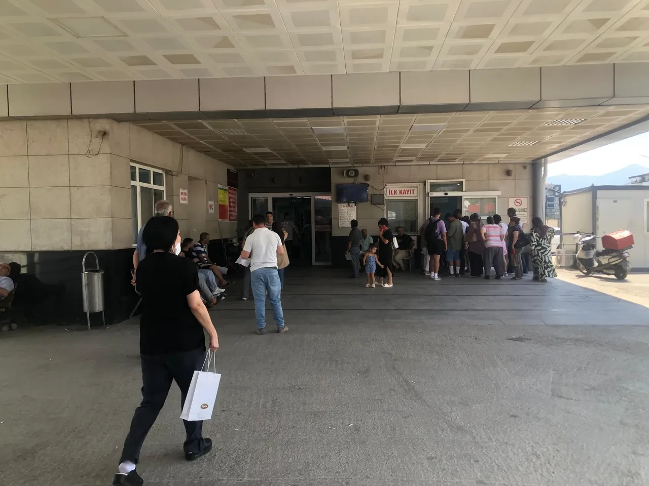 İzmir'de fabrikada gıda zehirlenmesi: 68 işçi hastaneye kaldırıldı