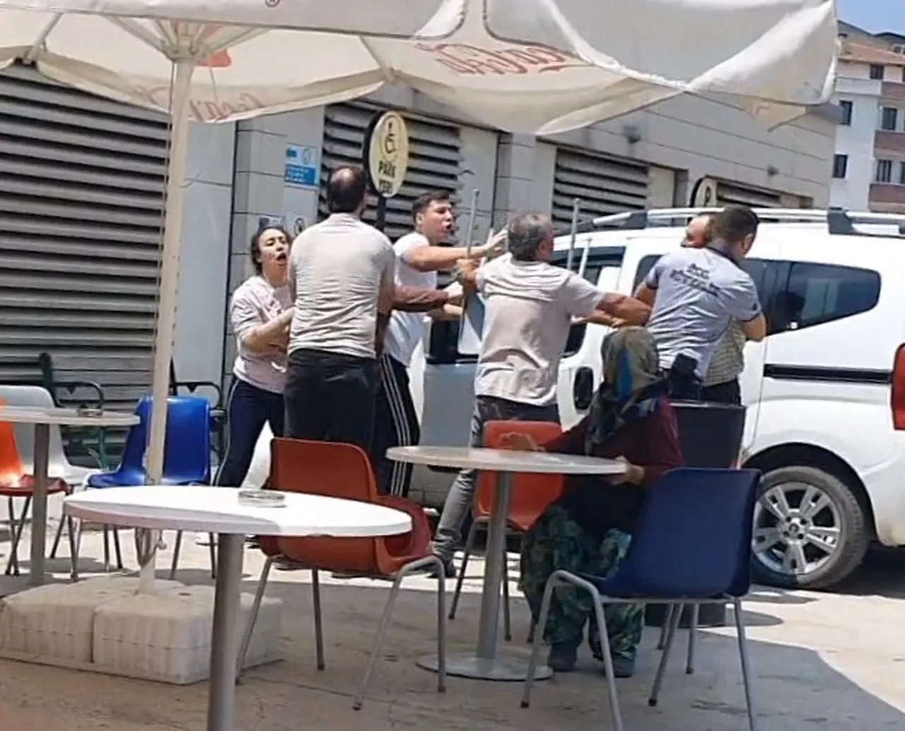 Kalbi duran 1 yaşındaki Evranur öldü...Acilde aileler birbirlerine girdi