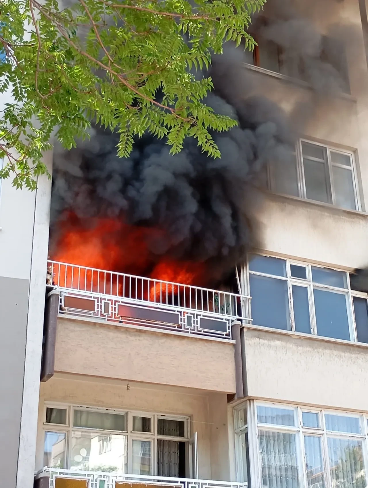 Konya'da apartmanda korku dolu anlar! 5 kişi hastanelik oldu
