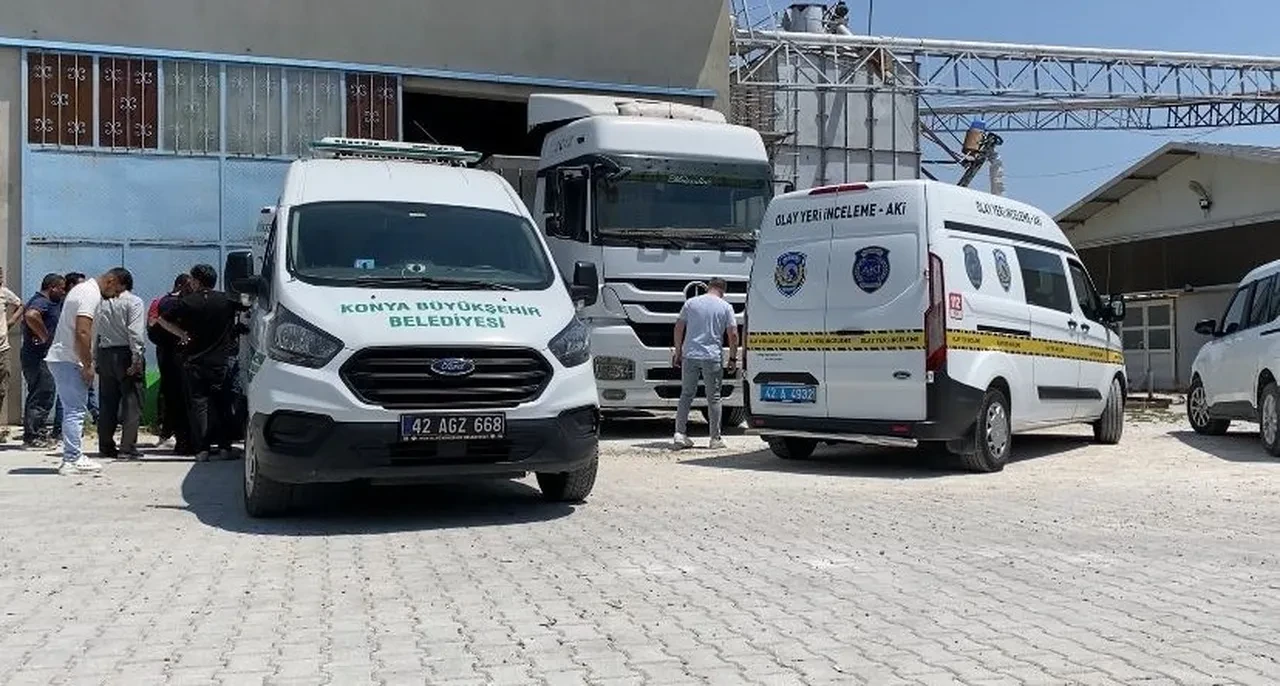 Konya'da feci ölüm! 18 yaşındaki genç yemlerin altında kalarak hayatını kaybetti