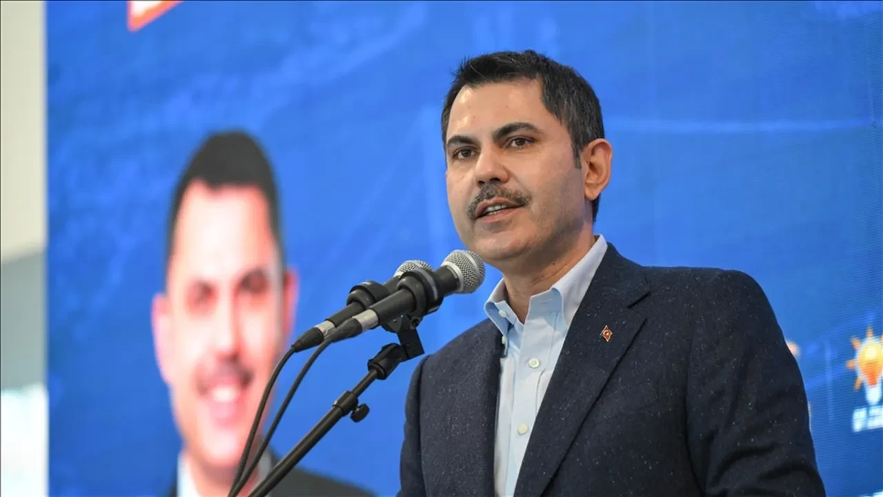 Murat Kurum'dan Özgür Özel'e eleştiri: Bedava konut verecektiniz, niye yapmadınız?