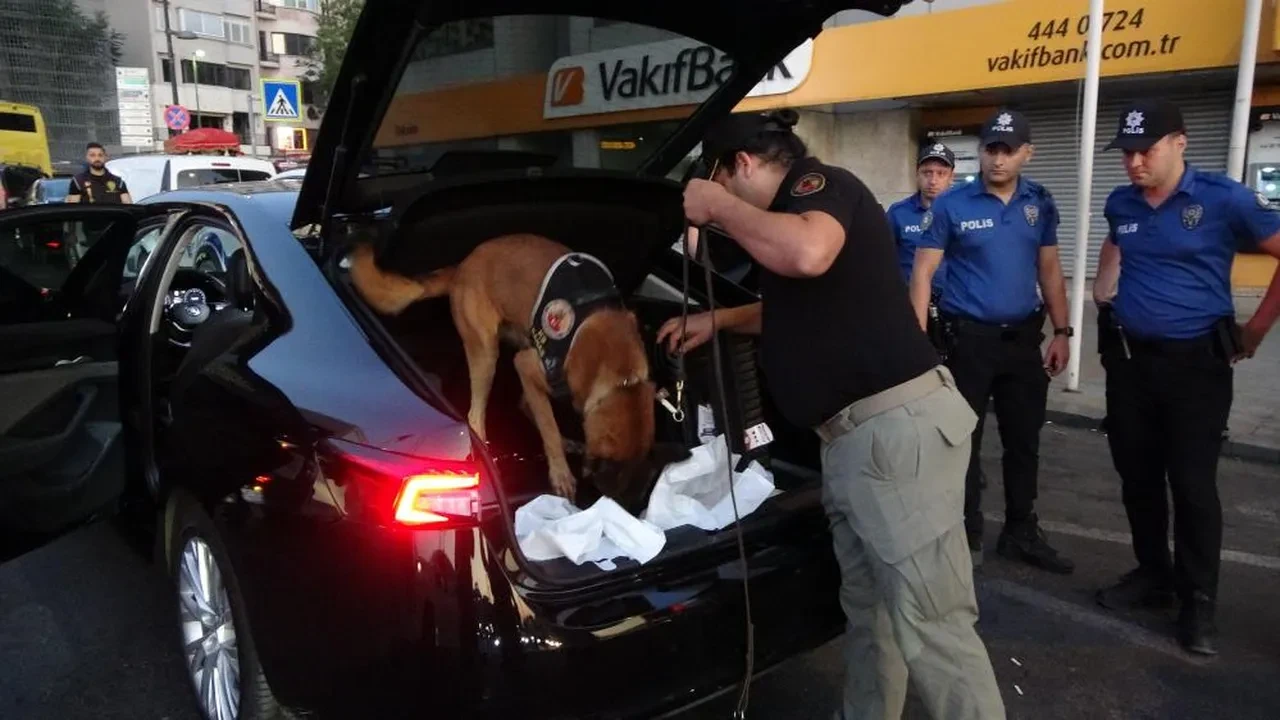 Taksim'de helikopter destekli denetim: Tek tek arandılar