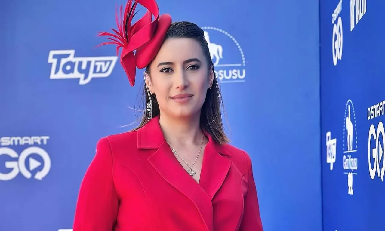 Türkiye’nin ilk kadın yarış spikeri Esen Gök evinde ölü bulundu! Spor dünyasını sarsan haber