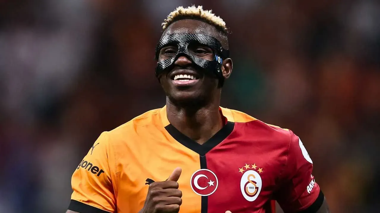 Victor Osimhen gerilimi! Bir yanda övgüler diğer yanda hakaretler