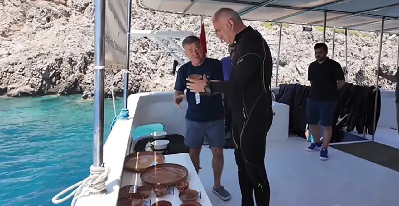 Akdeniz'de 2 bin yıllık keşif: Bakan Ersoy 'Desenleri dahi bozulmamış' dedi