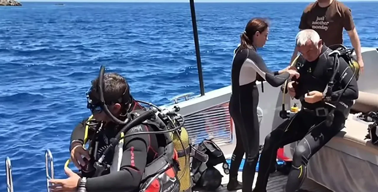 Akdeniz'de 2 bin yıllık keşif: Bakan Ersoy 'Desenleri dahi bozulmamış' dedi