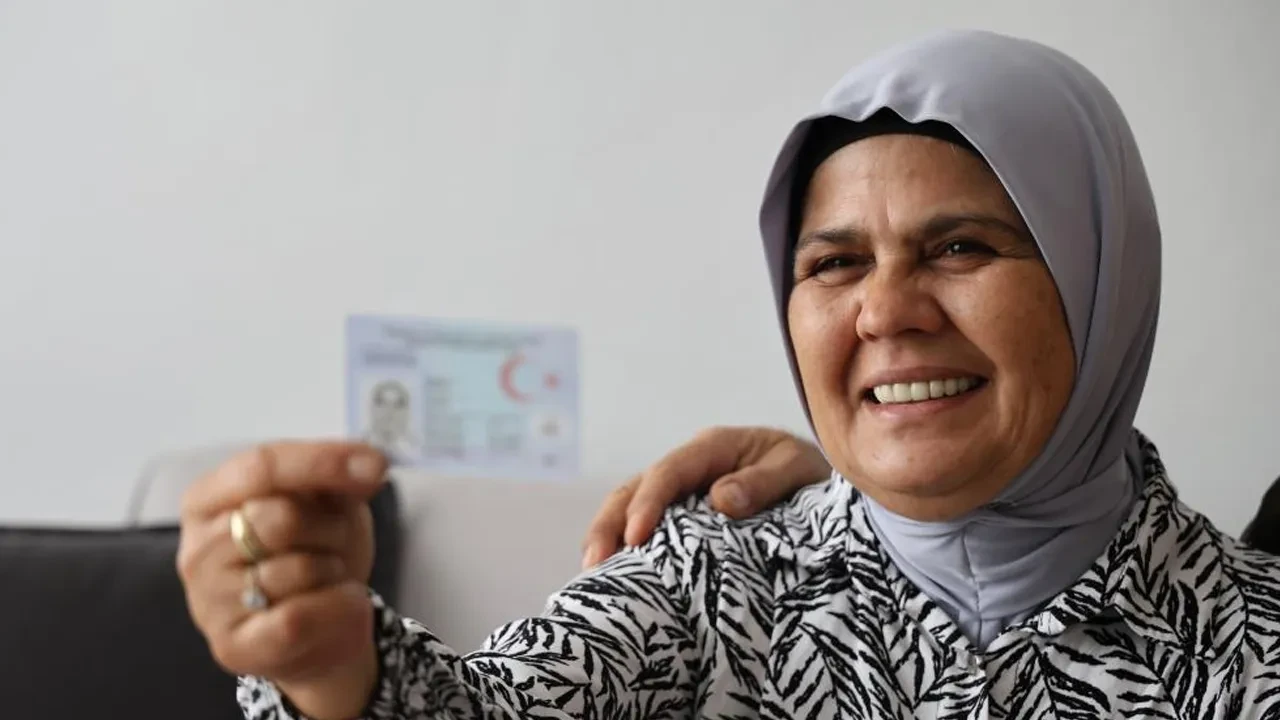 Böyle hayat hikayesi duyulmadı! 58 yıl sonra kimliğine kavuştu 