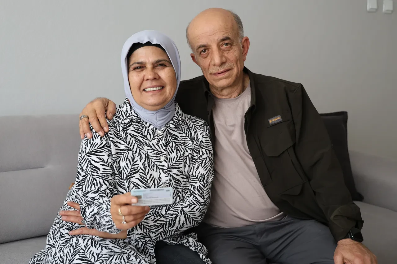 Böyle hayat hikayesi duyulmadı! 58 yıl sonra kimliğine kavuştu