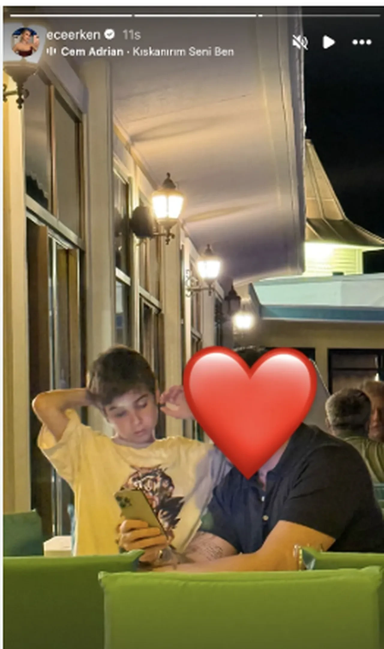 Ece Erken, Sinan Akçıl'ı konserinde yalnız bırakmadı! Detay takipçilerin gözünden kaçmadı