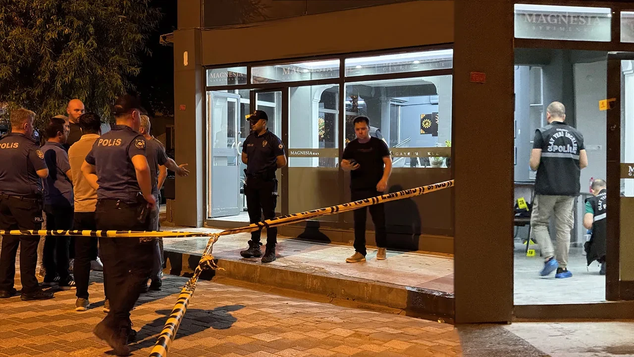 Emlakçıda alacak verecek tartışması kanlı bitti: 1 ölü, 3 yaralı