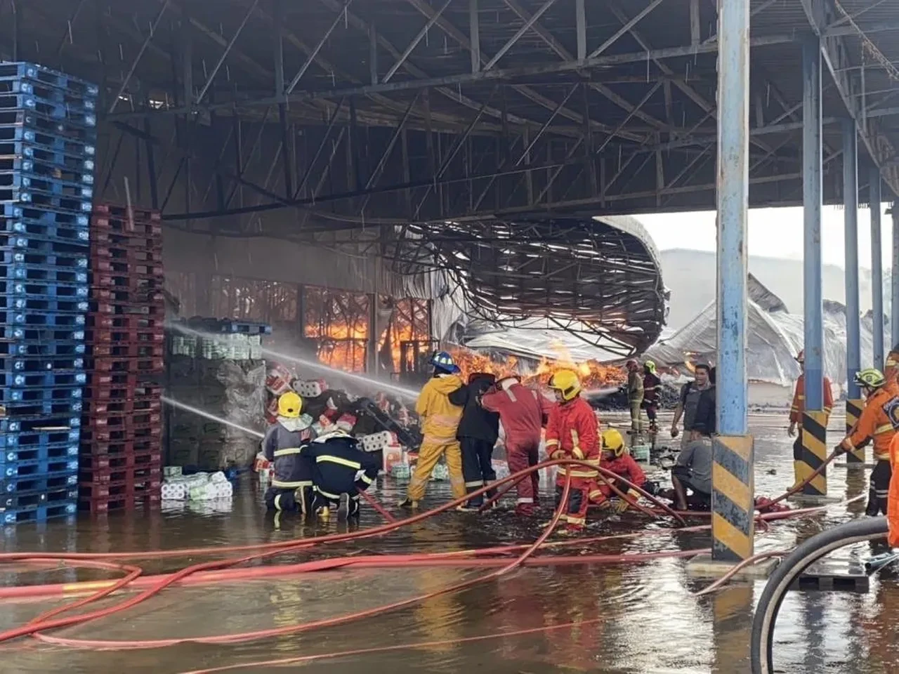 Kağıt fabrikasında yangın faciası! Çok sayıda ölü ve yaralı var