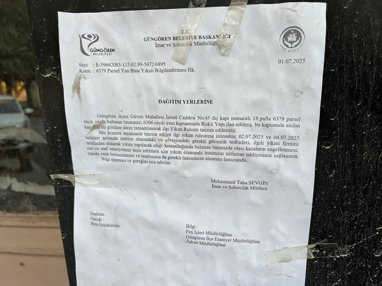 Kentsel dönüşüm için bina yıkıldı, yan tarafın banyoları açıkta kaldı