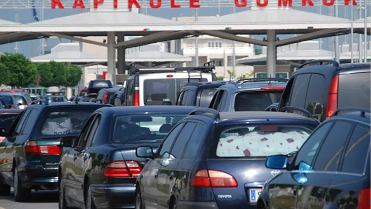 Memleket hasretiyle yazı iple çeken gurbetçiler akın akın geliyor