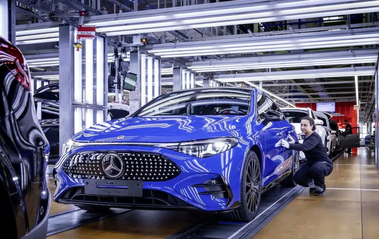 Mercedes talebe yetişemiyor! Elektrikli model için ek vardiya planı