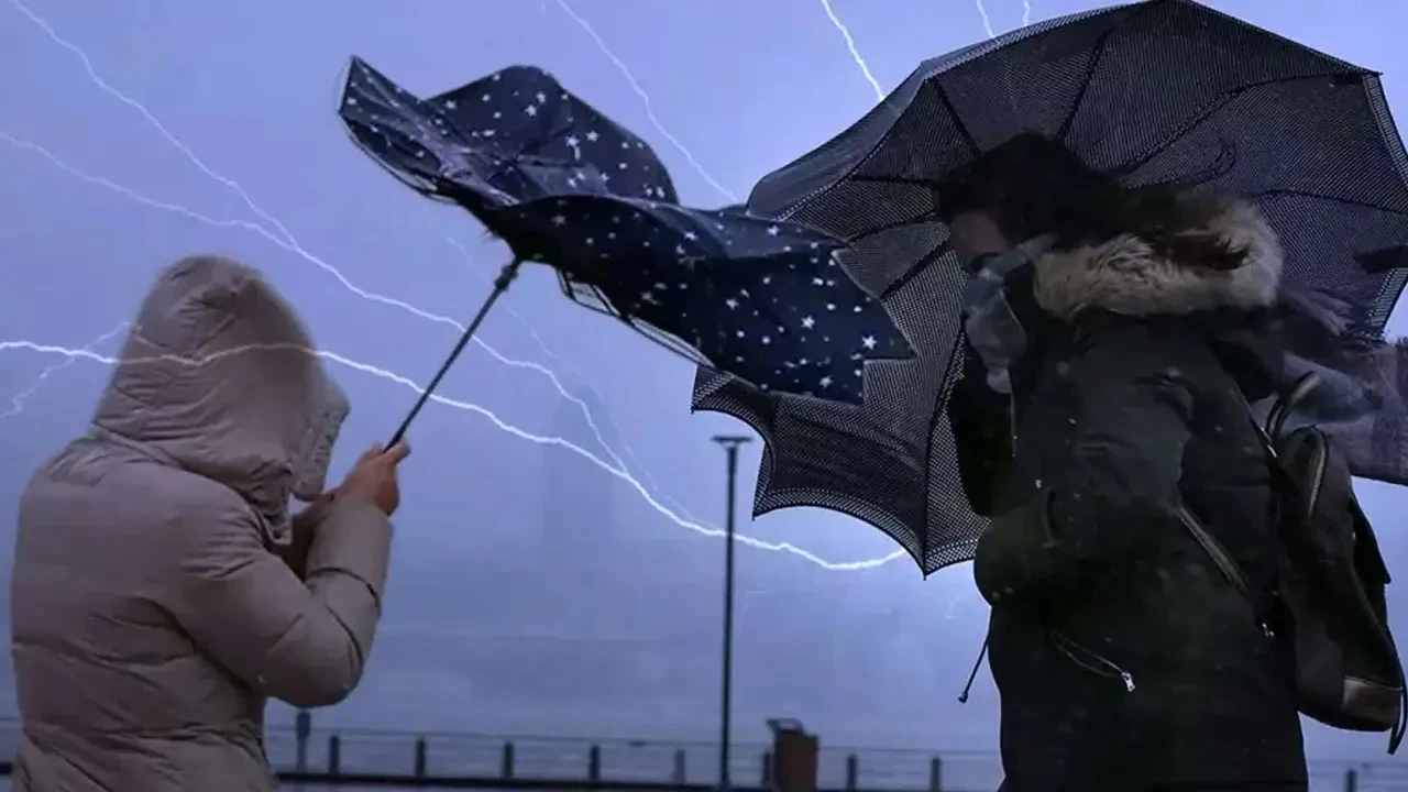 Meteoroloji'den sağanak ve fırtına uyarısı! Hem esecek hem gürleyecek