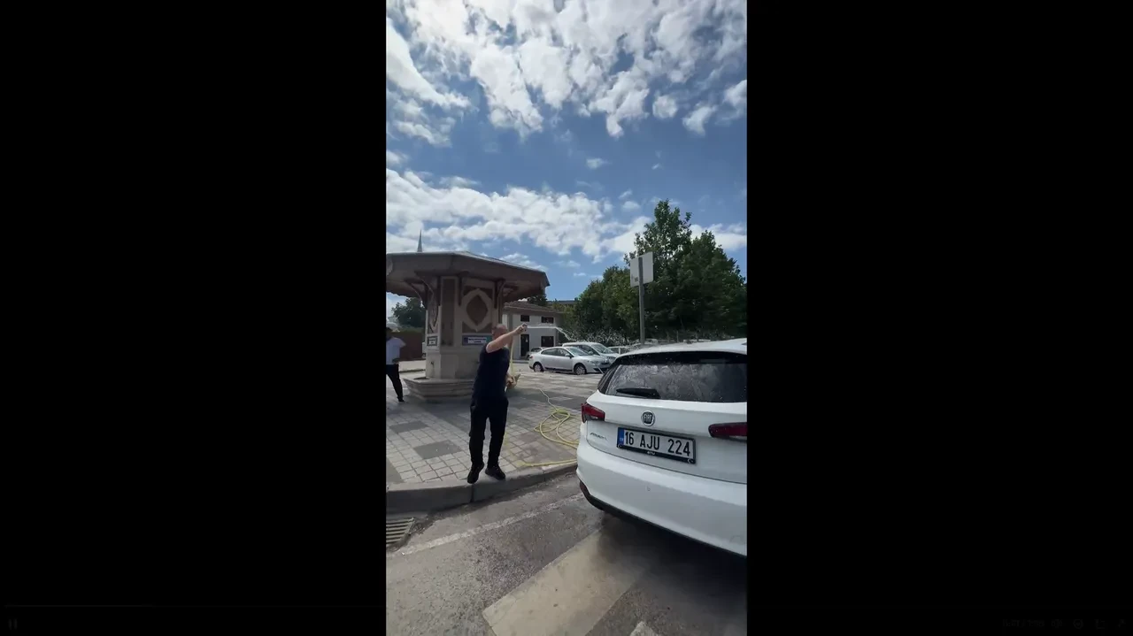 Senaryo gerçek oldu! İnegöl Belediyesi'nden su israfına karşı etkili mesaj