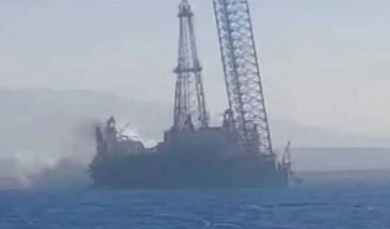 Süveyş Körfezi'nde sondaj gemisi alabora oldu! Çok sayıda kişi sırra kadem bastı