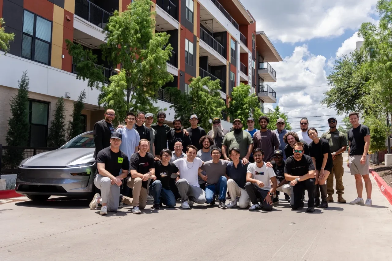 Tesla ilk sürücüsüz araç teslimatını gerçekleştirdi: Park hatası alay konusu oldu